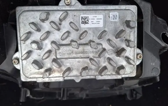 Peugeot 208 II LED ballast control module L415287