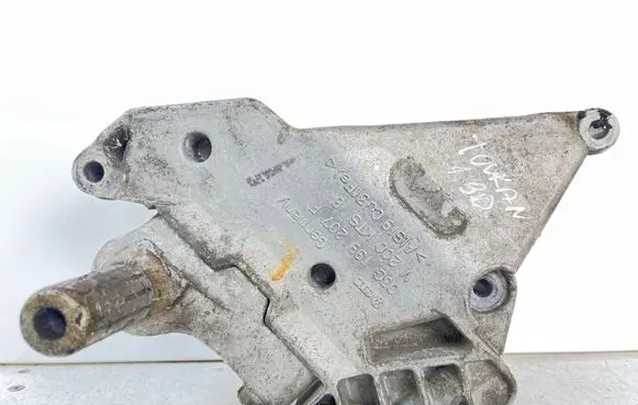Volkswagen Touran I Engine mounting bracket 03G199207F V200KTS8