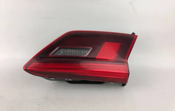 Volkswagen Tiguan Tailgate rear/tail lights 5NA945093G