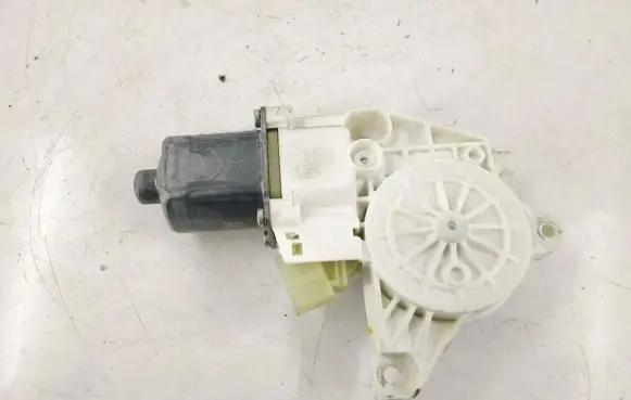 Mercedes-Benz E W212 Front door window regulator motor 2048200142 2129066802