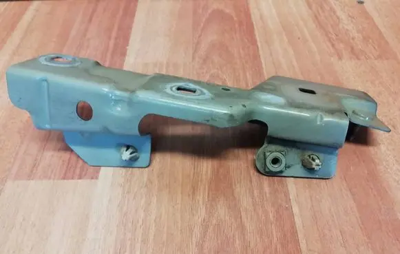 Renault Zoe Fender mounting bracket 631439781R 654833942R 901276249R