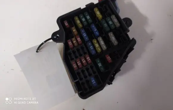 Audi A4 S4 B6 8E 8H Fuse module 8D2941824