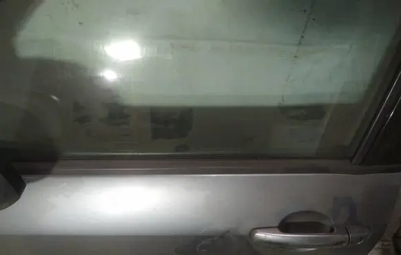 Suzuki Swift I Front door glass trim molding 