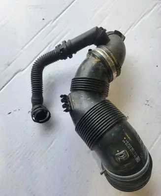 Air intake hose/pipe
