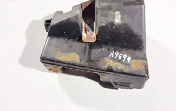 Peugeot 405 Battery box tray 