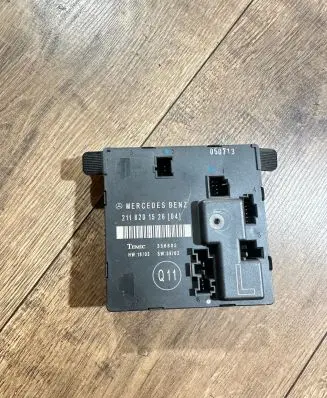Mercedes-Benz E W211 Door control unit/module 2118201526 356805
