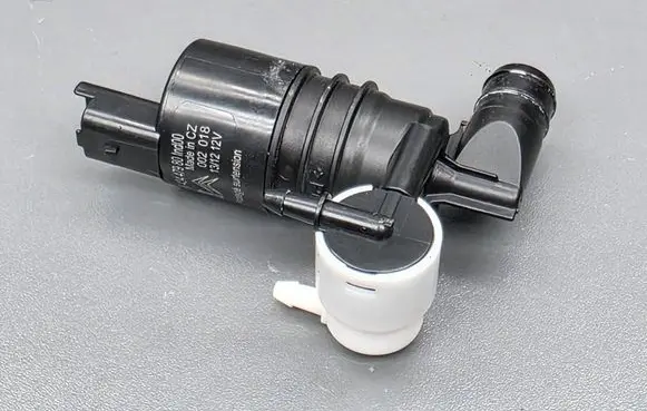 Citroen DS5 Windscreen/windshield washer pump 9643447980 002018