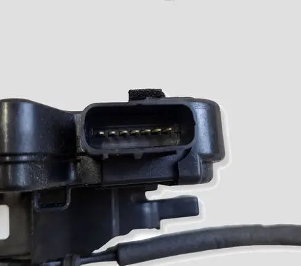 KIA Sportage Front door lock 813103U020