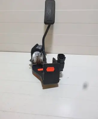 Toyota Corolla Verso AR10 Accelerator throttle pedal 8928152021 1983003041 06K13
