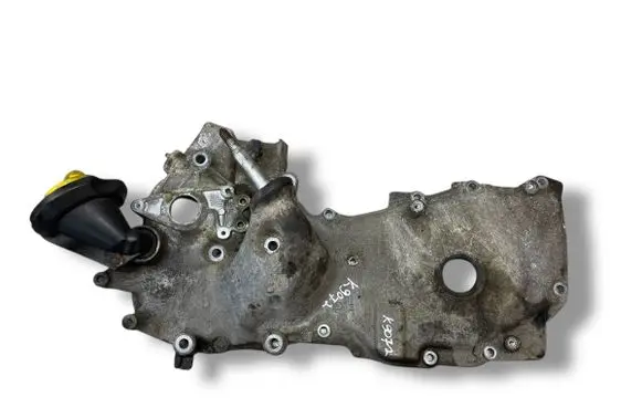 Renault Twingo III Timing chain cover 135026939R 135022632R