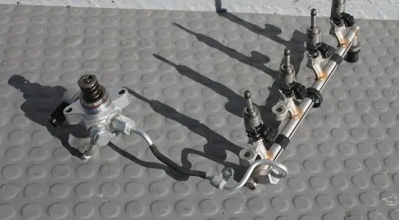 Mazda CX-30 Fuel injection high pressure pump DENSOPYNM203F0 SM2961000522 PE2713250