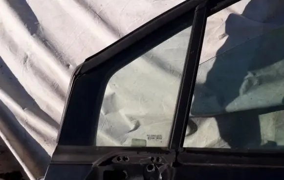 Citroen C8 Front door vent window glass four-door 