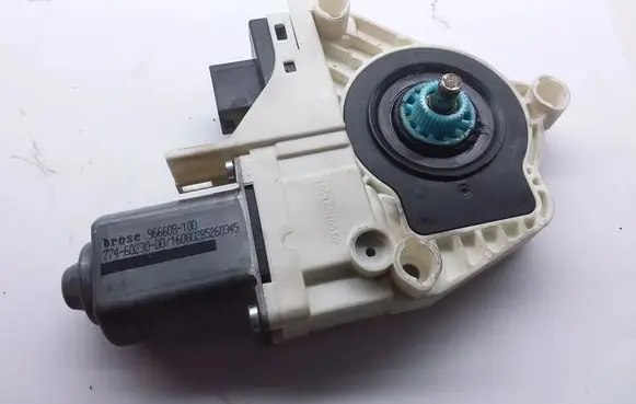 Skoda Yeti (5L) Front door window regulator motor 8K0959811 0536010002