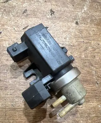 BMW 3 E90 E91 Turbo solenoid valve 7548706