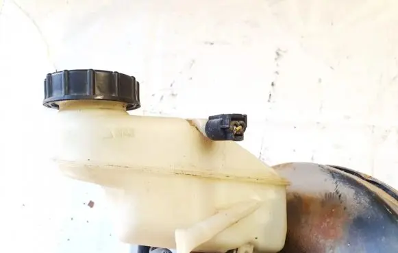 Toyota Yaris Brake fluid reservoir 03350887541