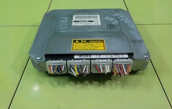 Toyota Prius (XW20) Engine control unit/module 8951047050