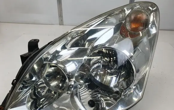 Toyota Corolla Verso AR10 Headlight/headlamp