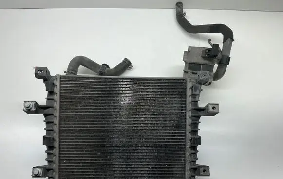Audi Q7 4L Coolant radiator 701360150 8K0965567 13219SN00230
