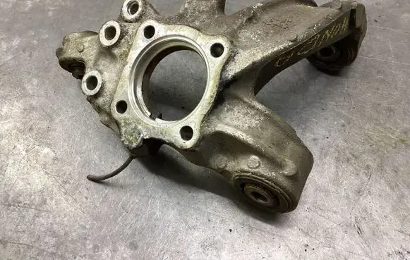 Honda CR-V Engine mount bracket