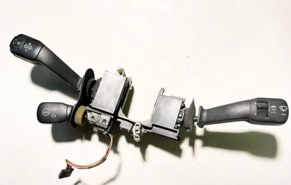 Wiper turn signal indicator stalk/switch