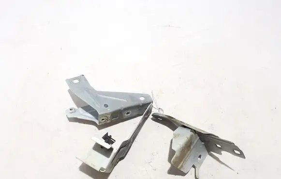 Renault Express Fender mounting bracket 260427146R