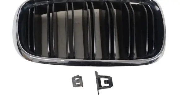 BMW X5M F85 Front bumper upper radiator grill 8056324