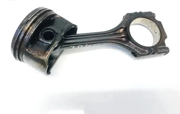 Toyota Avensis T250 Piston with connecting rod