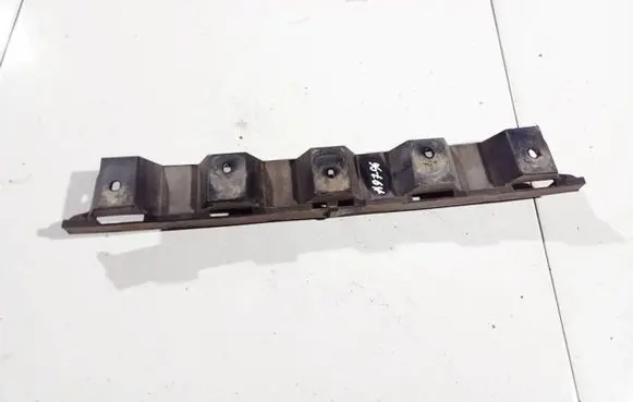 Rear bumper mounting bracket