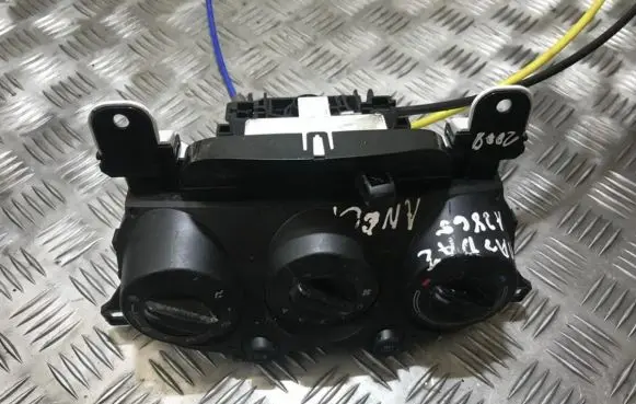 Mazda 2 Climate control unit d651