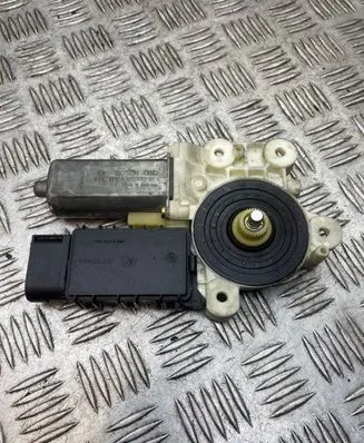 Mercedes-Benz A W168 Front door window regulator motor 0130822023 990591101