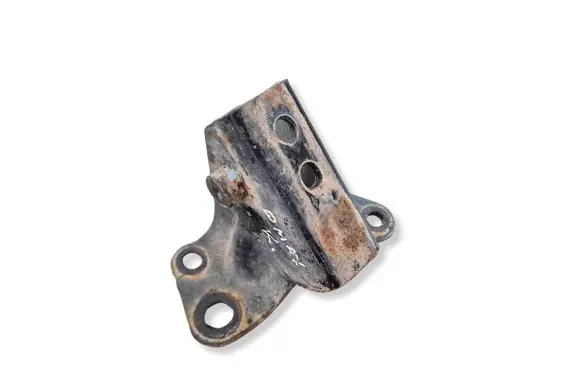 Isuzu D-Max Engine mounting bracket 