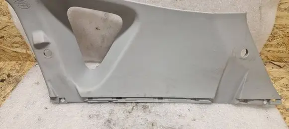 Toyota Verso (D)pillar trim (top) 624700F030 624700F040