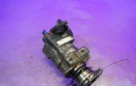 Ford Mondeo Mk III Fuel injection high pressure pump 2C1Q9B395AB
