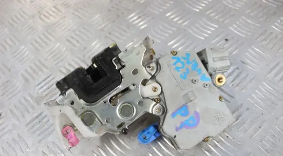 Subaru Impreza II Front door lock