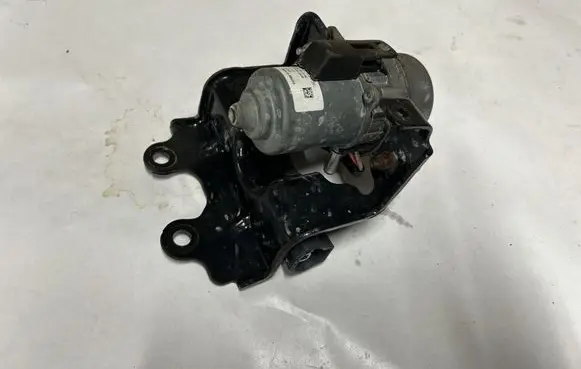 Dodge Challenger Vacuum pump 04581485AD P04581485AD