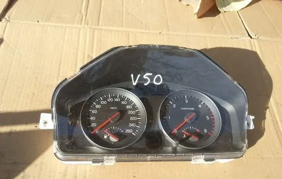 Volvo V50 Speedometer (instrument cluster)