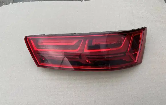 Audi Q7 4M Rear/tail lights 4M0945095E