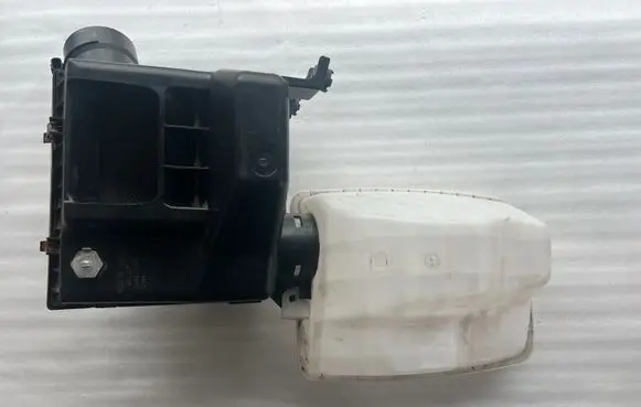 Subaru Crosstrek II Air filter box 46052FL000 46051FL000 46043SJ030