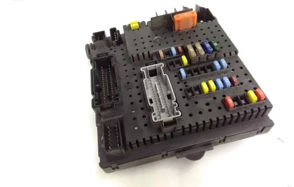 Volvo XC90 Fuse module 30786646 08W233 28080156