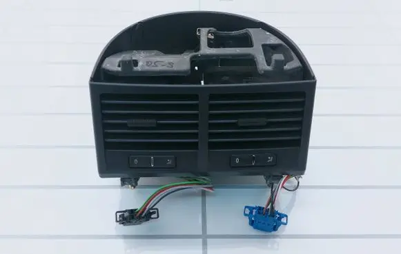 Volkswagen Phaeton Rear air vent grill 3D0819203C 3D0919816A
