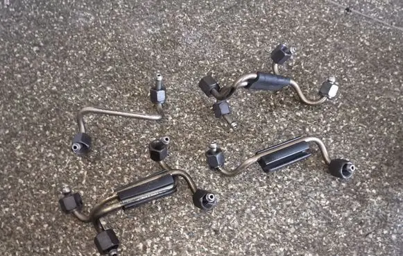 BMW X5 E53 Fuel injector supply line/pipe 
