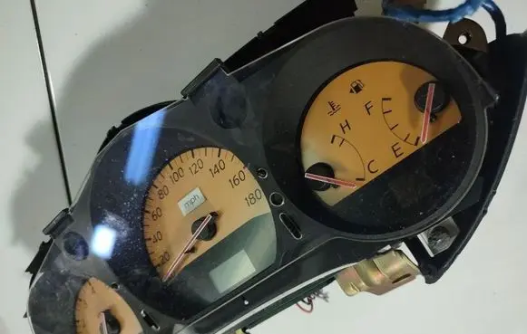Speedometer (instrument cluster)