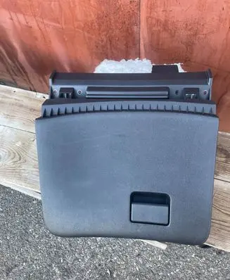 Nissan Juke I F15 Glove box 685201KA0A B48600