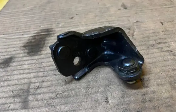 Ford Explorer VI Rear door lower hinge 