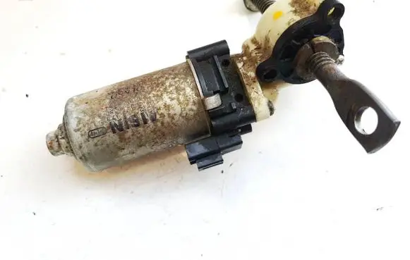 Toyota Avensis T250 Seat adjustment motor 8582033020 85820-33020