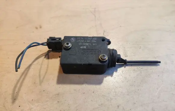 BMW 3 E36 Central locking motor 67111387610