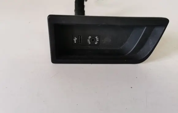 BMW 3 F30 F35 F31 AUX in-socket connector 9229246