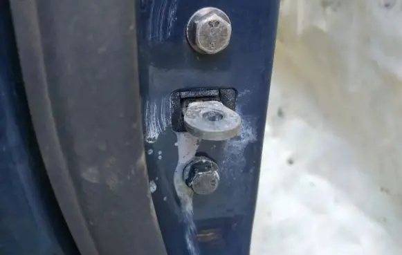 Mitsubishi Carisma Rear door check strap stopper