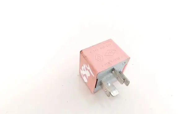 Dacia Sandero Other relay 8200308271