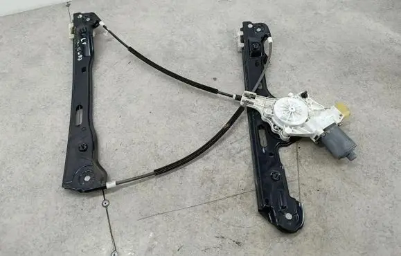 BMW 1 E81 E87 Front door window regulator with motor 7067795S7138465E